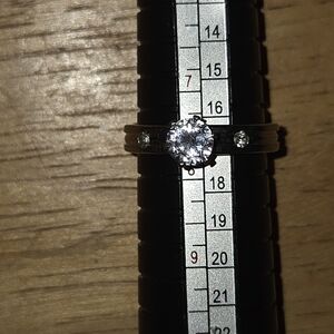 Elegant Silver Ring with Clear Gemstones